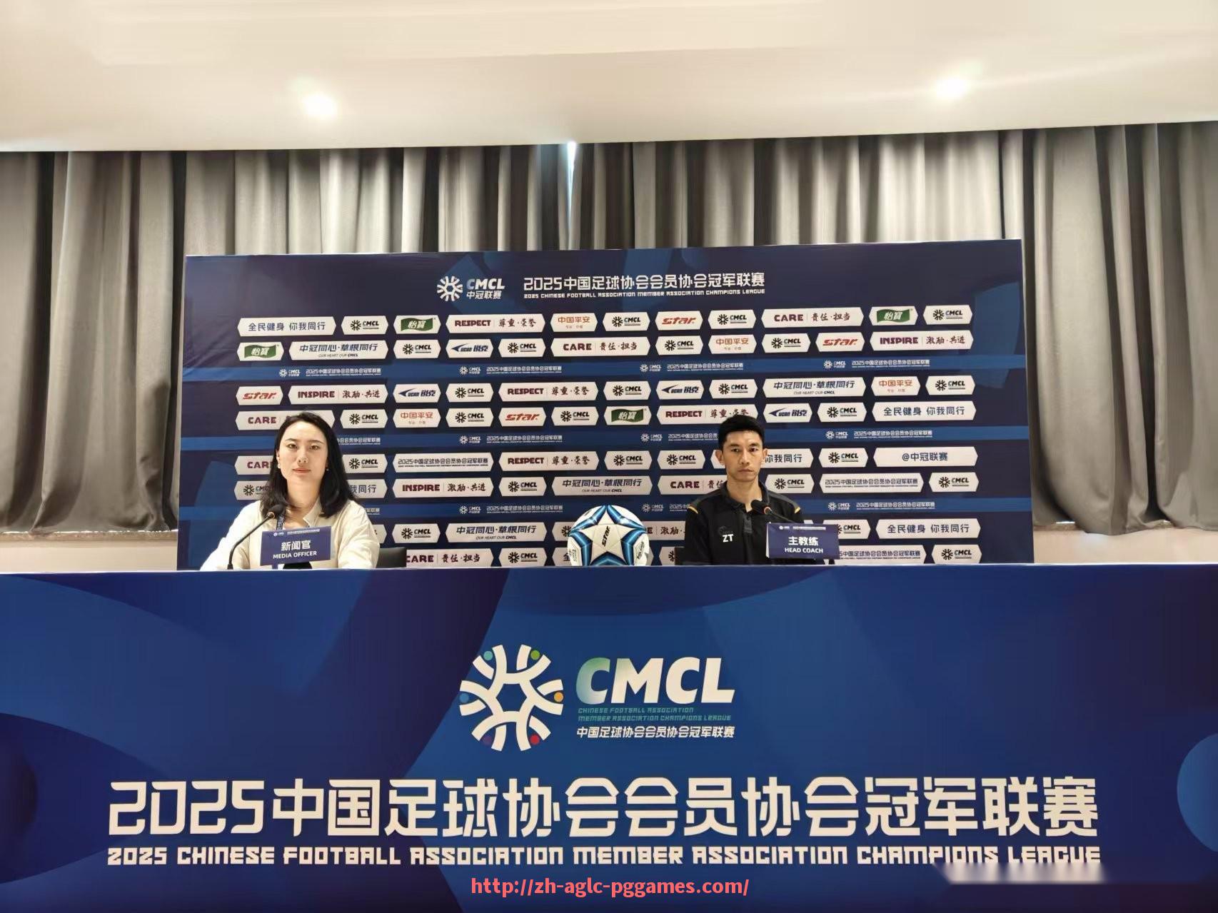 PG模拟器官方网站-英超曼联球员图片集锦及球员动态介绍